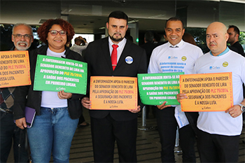 Conselheiro regional e membro da Conatenf, Adriano Araújo (à direita) participa de mobilização no Senado Federal